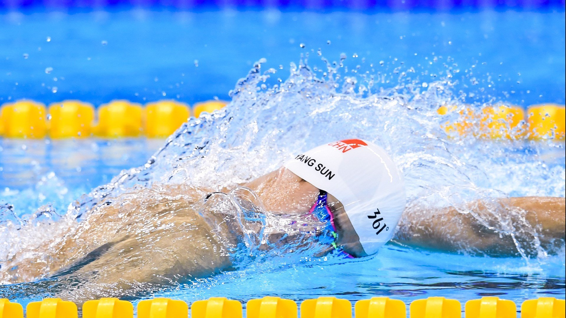 九游网游官网-终点拼速！乌兰多展现冲刺爆发力，乌兰chabu